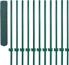 A roll of green mesh fencing and several green metal fence posts are laid out on a white background. Náhled obrázku produktu