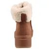 The back view of a brown boot with a cream-colored faux fur lining. Produktbild-Vorschau