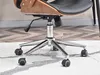 Close-up of the base and mechanism of an office chair. Anteprima dell’immagine prodotto