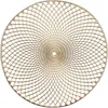 A round, gold-colored placemat with a intricate, geometric pattern radiating from the center. Anteprima dell’immagine prodotto