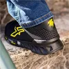 A close-up shot of a person's foot wearing a black and yellow athletic shoe, with blue jeans visible. Anteprima dell’immagine prodotto