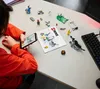 LEGO® Fortnite® 77075 Peely et Sparkplug et leur campement Voir les images du produit 32