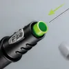 A close-up of the tip of a black marking pencil with a green insert, and a metal rod pointing towards it. Anteprima dell’immagine prodotto