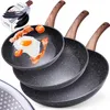 A set of three frying pans with wooden handles, one of which is shown with a fried egg, bacon, and tomatoes. A box with product images is also visible. Náhled obrázku produktu