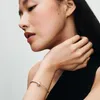 Clip-Charm mit Zirkoniasteinen, vergoldet, PANDORA Moments Produktbild-Vorschau 2
