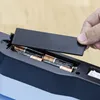 A hand is shown placing batteries into a device. Voir les images du produit
