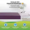 A purple fitted sheet on a bed, with marketing text and icons below. Náhled obrázku produktu