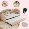 A pink daybed with an extended trundle bed, featuring close-up insets highlighting material, slats, wheels, and a decorative element. Anteprima dell’immagine prodotto