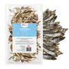 A package of dried fish next to a pile of dried fish. Produktbild-Vorschau