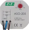 A close-up of a white electrical timer device with wiring diagrams and specifications printed on it. Produktbild-Vorschau