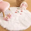 Elegantní bílý kulatý kobereček z umělé kožešiny Náhled obrázku produktu 7