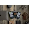 A collection of electronic devices and accessories arranged on a wooden surface. Voir les images du produit