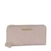 A light pink Valentino Bags wallet with a quilted pattern and gold-tone logo. Produktbild-Vorschau