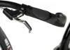 A close-up view of a bicycle's handlebar and brake lever. Voir les images du produit