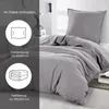 A gray bedding set laid out on a bed, with text overlays describing the package contents. Náhľad obrázku produktu