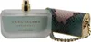 Luxuriöser Flakon von Marc Jacobs Decadence Eau So Decadent ohne Deckel, goldener Sprühkopf sichtbar, Deckel mit Kette daneben platziert. Produktbild-Vorschau