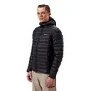 Mann trägt die Hybrid-isolierte Ridge-Nomad Jacke von Berghaus in Schwarz; stehend mit neutralem Ausdruck. Produktbild-Vorschau
