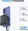 A power bank is attached to a smartphone, with feature callouts on the right. Produktbild-Vorschau