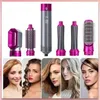 Rosa und grauer multifunktionaler Haarstyler mit fünf Aufsätzen, darunter ein Föhn, eine Rundbürste, Lockenstäbe und eine Paddelbürste, gezeigt mit fünf Frauen, die verschiedene Frisuren vorführen Podgląd zdjęcia produktu