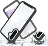 Two phone cases are shown diagonally on a white background with a cracked ground effect at the bottom. A close-up inset shows a corner of a phone case with arrows indicating shock absorption. Anteprima dell’immagine prodotto