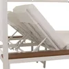Close-up view of the adjustable mechanism of a white lounge chair with a cream cushion. Produktbild-Vorschau