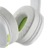A close-up view of the earcups of a pair of white and green Bluetooth headphones. Anteprima dell’immagine prodotto