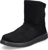 A black boot on a white background. Anteprima dell’immagine prodotto