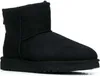 A black UGG boot is shown against a white background. Voir les images du produit