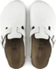 A top-down view of a pair of white Birkenstock clogs on a white background. Produktbild-Vorschau