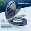 A toilet seat with its lid open, showcasing its soft-close feature with animated arrows. Produktbild-Vorschau