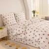 A neatly made bed with floral patterned bedding. Anteprima dell’immagine prodotto