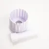 A white plastic onion flower cutter and its plunger are placed on a white background. Voir les images du produit