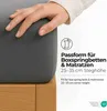 A hand is shown resting on a dark gray fitted sheet, which is stretched over a mattress or box spring bed. Text overlays provide product information. Produktbild-Vorschau
