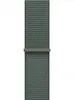 A close-up studio shot of a watch band. Voir les images du produit