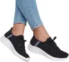 A pair of black Skechers women's sneakers with white soles, worn by a person wearing blue jeans. Produktbild-Vorschau