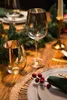 A festive table setting with glassware and Christmas decorations. Podgląd zdjęcia produktu