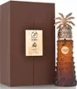 A product shot of a perfume bottle and its box. Voir les images du produit