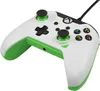 A white and green Xbox controller is shown against a white background. Voir les images du produit