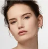 A close-up portrait of a woman's face. Voir les images du produit