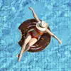 Aufblasbarer Donut Schwimmreifen Braun Ø 90 cm – Witziger Produktbild-Vorschau 4