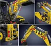 Collage of close-up shots demonstrating the features and articulation of a yellow construction vehicle toy. Voir les images du produit
