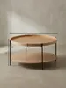 Seitenansicht des runden Holztisches für das Wohnzimmer, die die Proportionen und den Abstand zwischen der oberen Tablett-Platte und der unteren Ablage zeigt_#sku_BARWL6.491# Produktbild-Vorschau