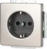 A close-up studio shot of a single electrical outlet on a white background. Anteprima dell’immagine prodotto