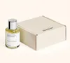 A bottle of perfume and its box are displayed on a light gray background. Anteprima dell’immagine prodotto