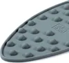 Close-up view of a gray ironing mat with a textured surface and a logo. Anteprima dell’immagine prodotto
