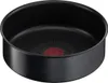 A black frying pan with a red logo in the center of the bottom. Anteprima dell’immagine prodotto