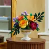 LEGO Botanicals Blumengesteck mit künstlichen Kamelien, Produktbild-Vorschau 4
