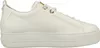 A white leather sneaker shown from the side. Voir les images du produit