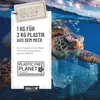 A sea turtle swims in blue water near a plastic bag, with a marketing graphic on the left side. Produktbild-Vorschau