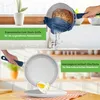 A split image showing a pot with pasta being drained and a frying pan with an egg being poured out. Produktbild-Vorschau